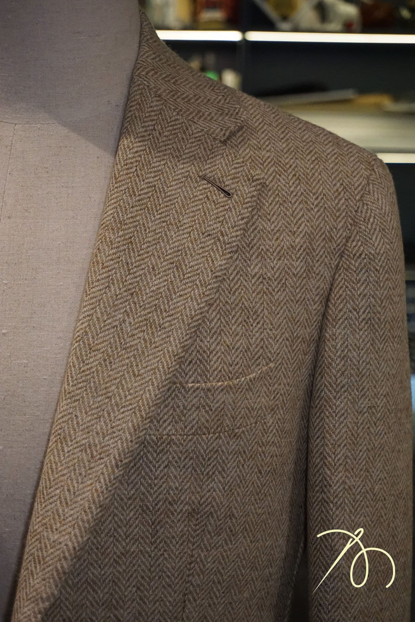 holland-and-sherry-beige-tweed-jacket