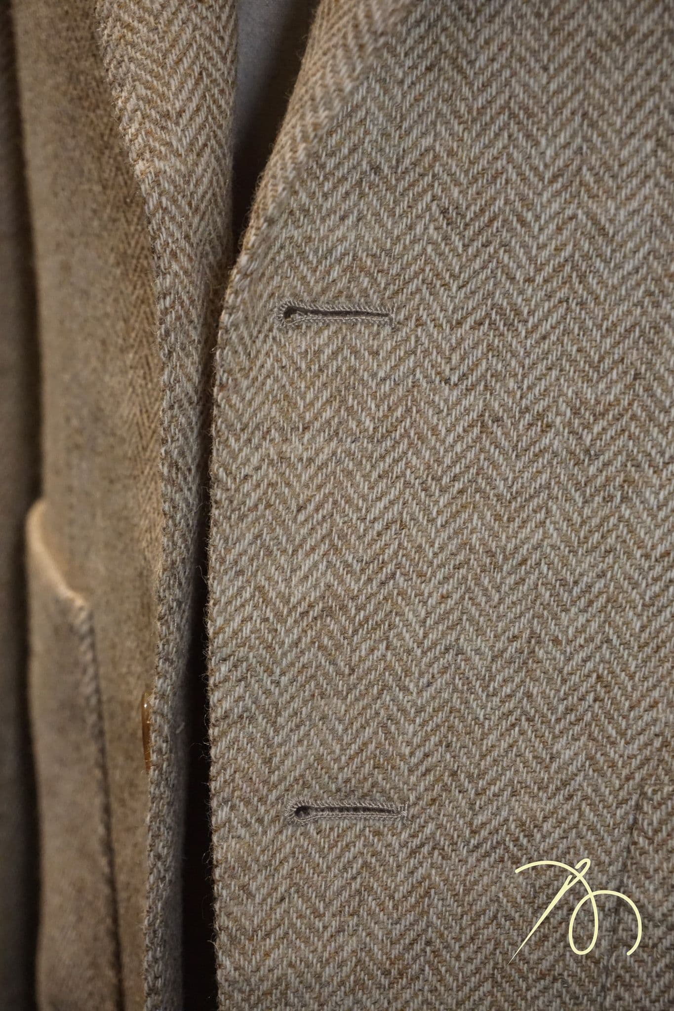 holland-and-sherry-beige-tweed-jacket