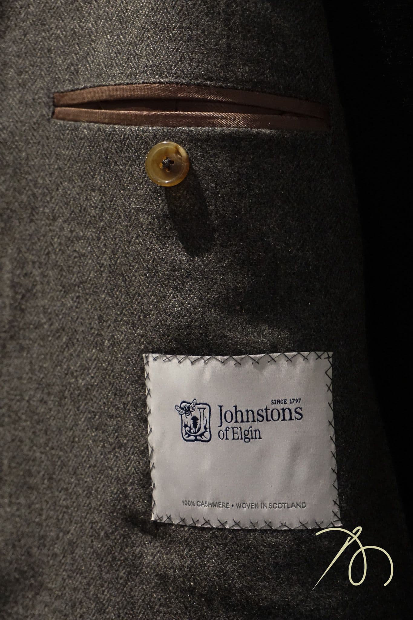 johnstons-of-elgin-grey-flannel-doublebreasted-jacket