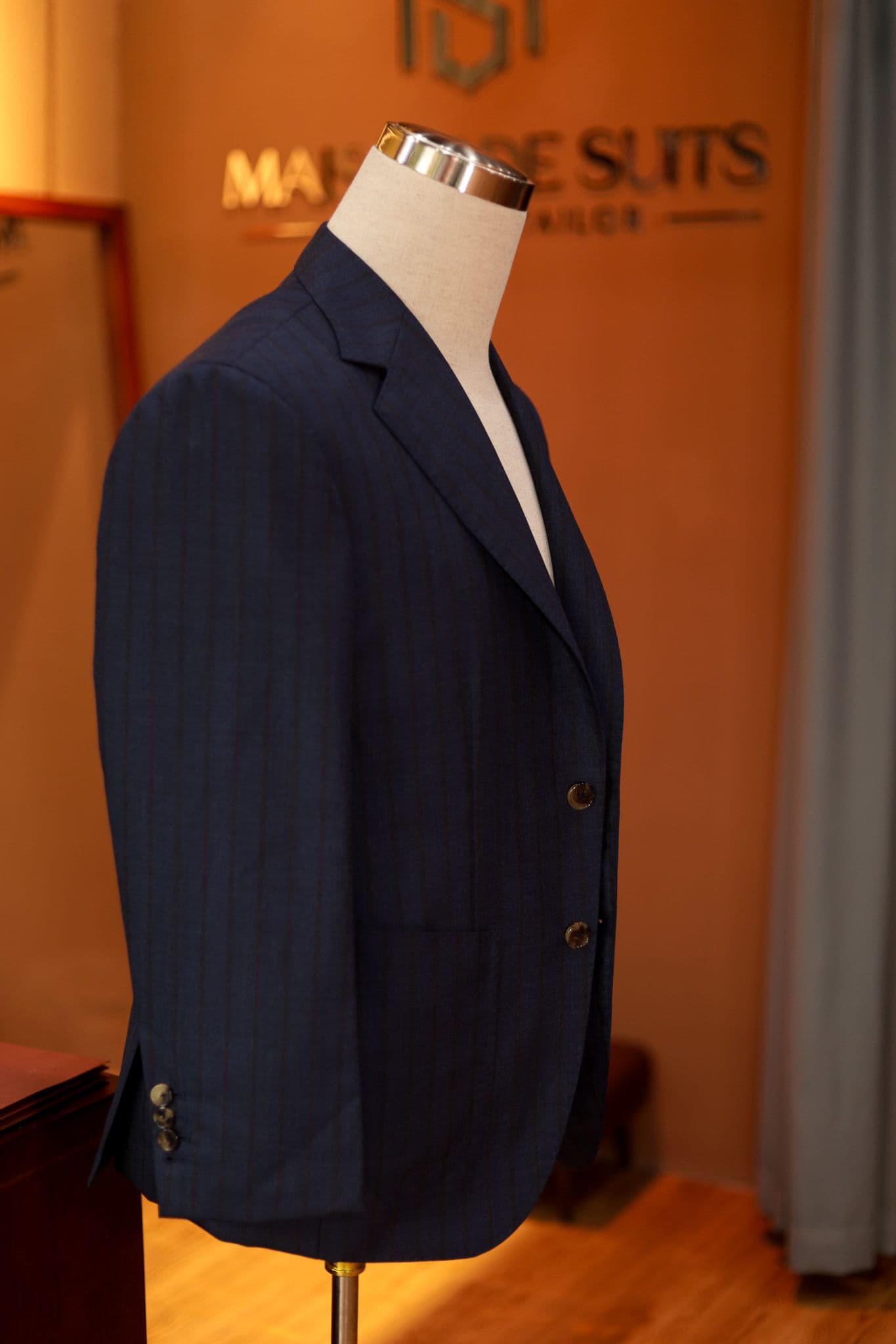 navy-red-stripes-drapers-2-ply-suit