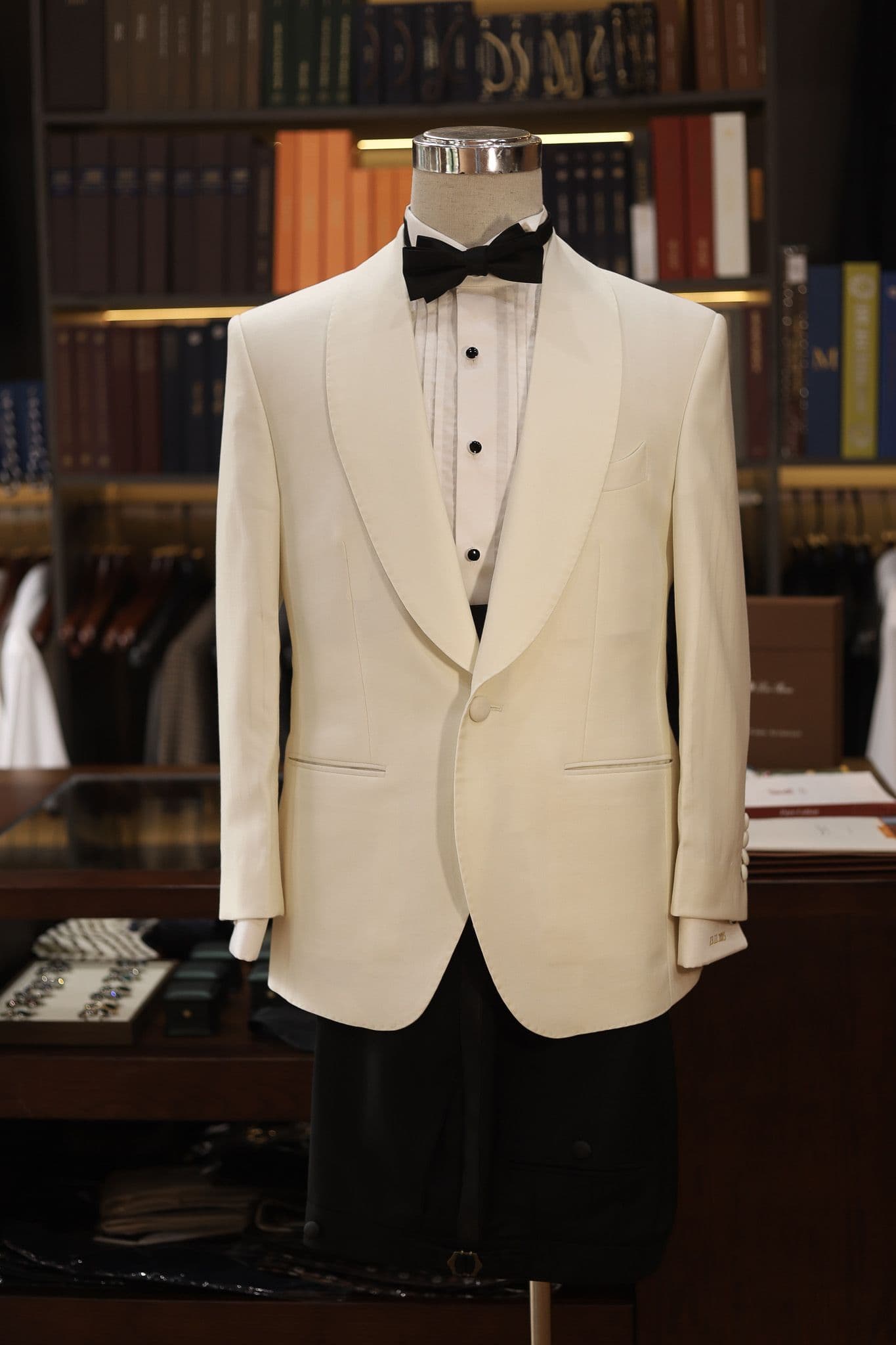 nobility-wool-white-tuxedo-shawl-lapel