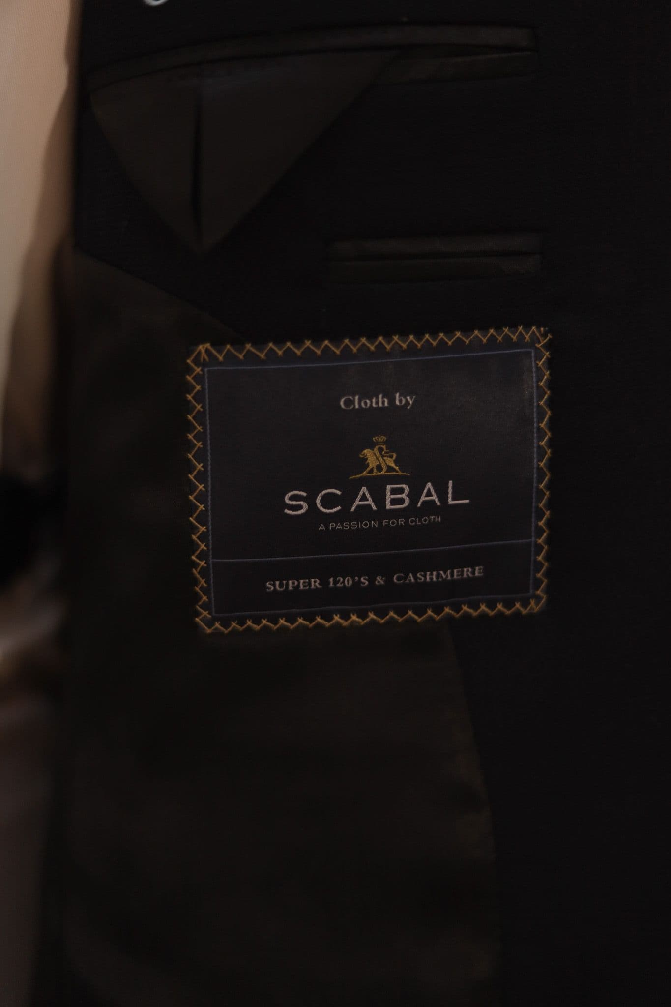 scabal-wool-cashmere-black-suit