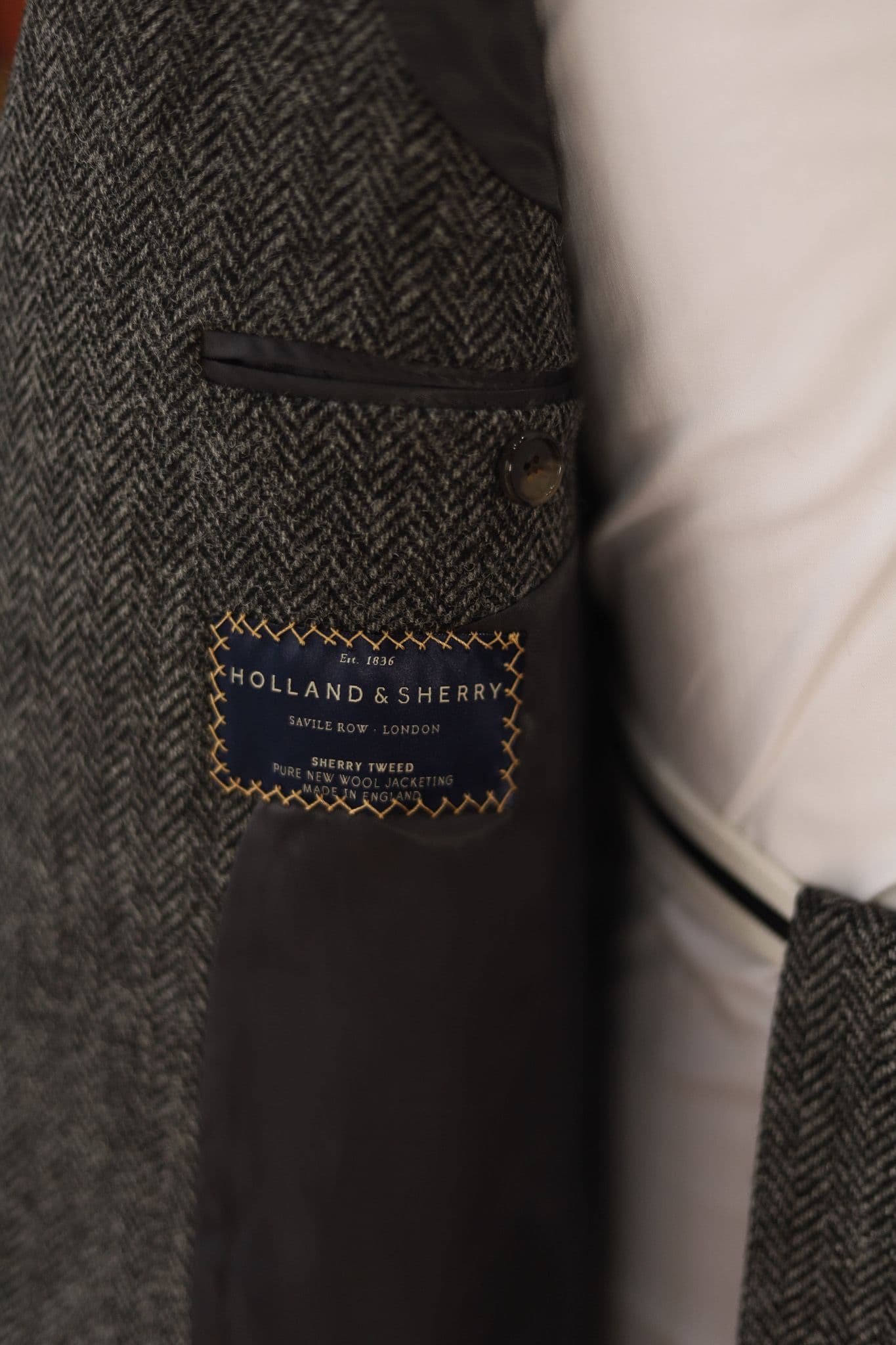 grey-herringbone-holland-and-sherry-sherry-tweed-suit