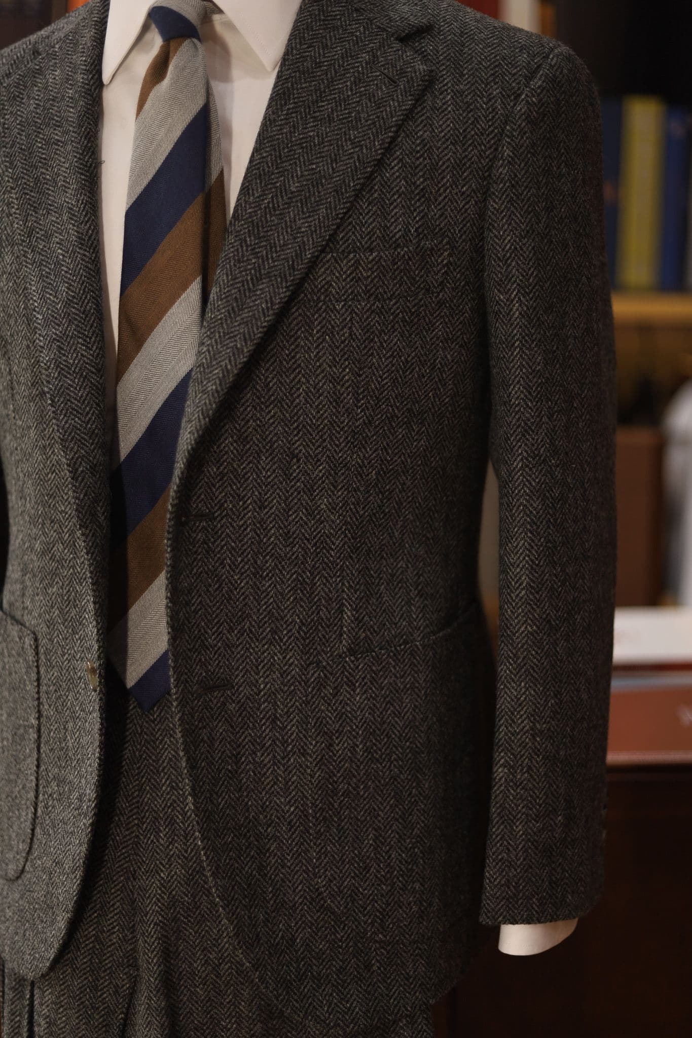 grey-herringbone-holland-and-sherry-sherry-tweed-suit